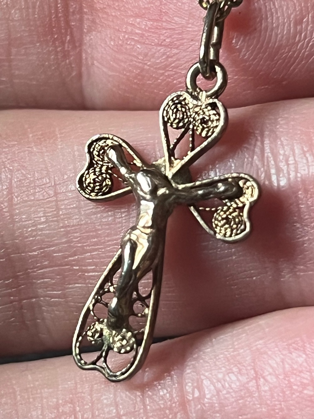 Vintage Gold Tone Small Wire Crucifix Cross Pendant Necklace  18”
